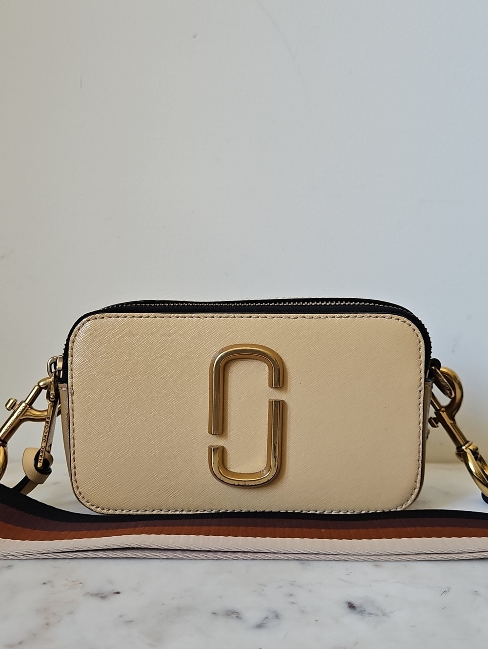 MARC JACOBS: Cream Leather Snapshot Bag